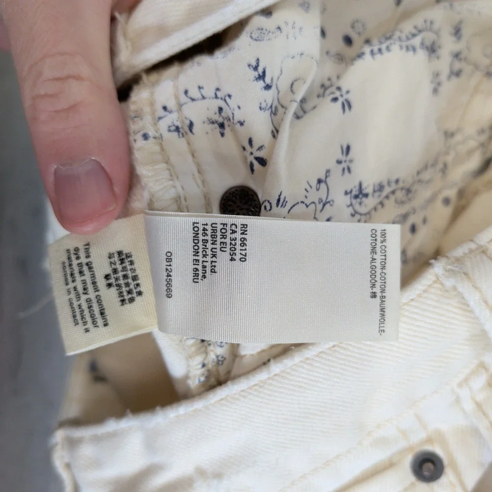 We The Free People Cream High Rise Cutoff Denim Shorts Size 27 Button Fly Casual